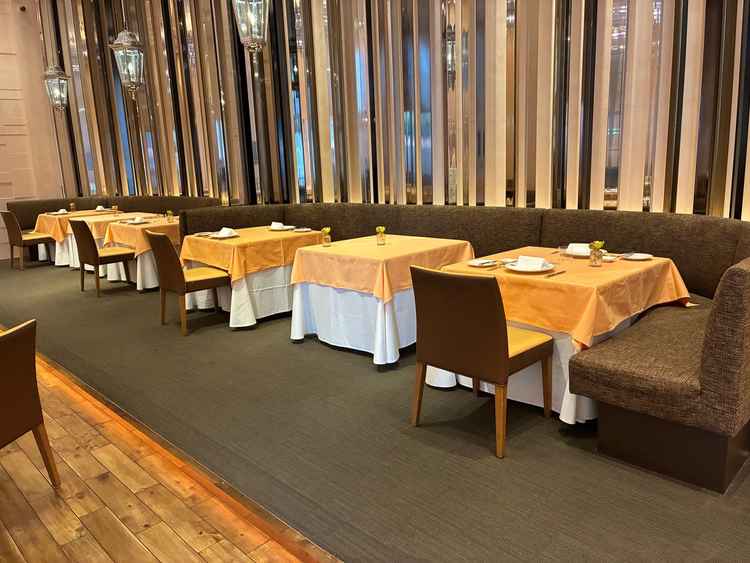 パーティー会場　こちらを高砂にすることもできる