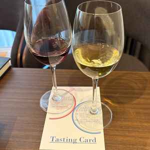 試食②。一緒にワインもいただきました。市場では出回ってないもので披露宴でもお出しできるとのことです。