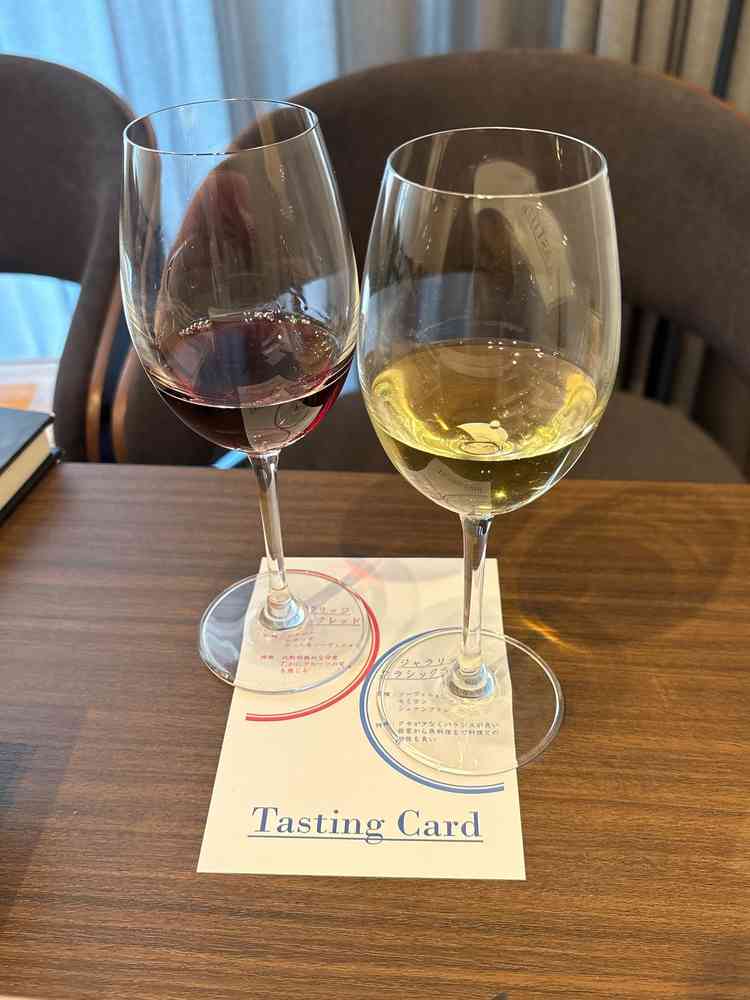 試食②。一緒にワインもいただきました。市場では出回ってないもので披露宴でもお出しできるとのことです。