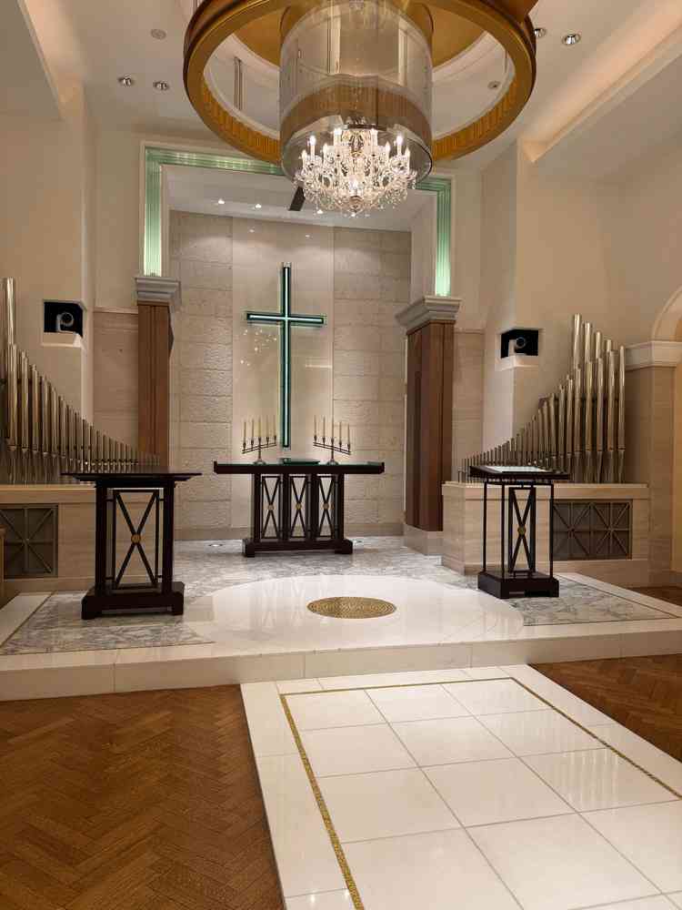 一列目の前が広く、親族でも新郎新婦の写真が撮りやすいそうです。ドレスも映えそうで嬉しいポイントです。