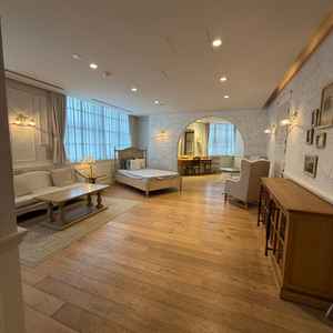 新郎新婦の用の控室。このフロアの他に親族用とフリーの控え室があり、ゲストへの配慮を感じた。