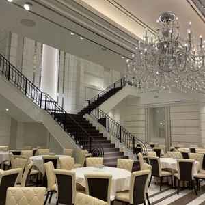 1番大きな披露宴会場の写真。会場の中に階段があり素敵でした。