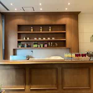 バーカウンターが併設されている披露宴会場があった