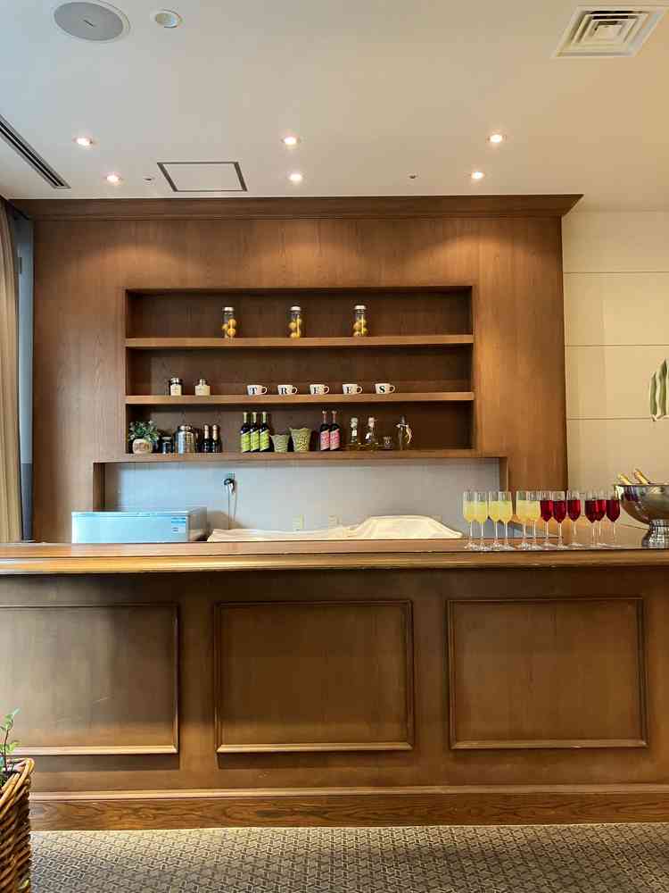 バーカウンターが併設されている披露宴会場があった