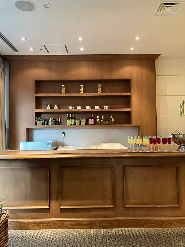 バーカウンターが併設されている披露宴会場があった