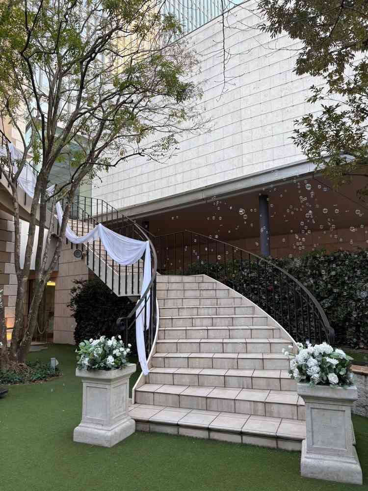 階段が長くシャボン玉の演出も素敵で雰囲気が良かった。