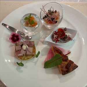 こちらは前菜です。特にタコがスッキリしていて美味しかったです。