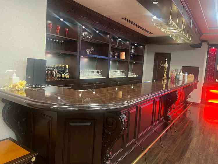 挙式後にゲストと話せるバーの時間が、お酒好きとしてはポイント高かったです。