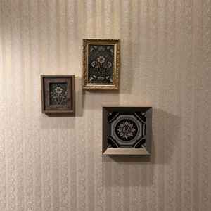 館内の壁に飾られたイラスト。館内のいたるところに絵が飾られており、道中も雰囲気が作られていてよい。