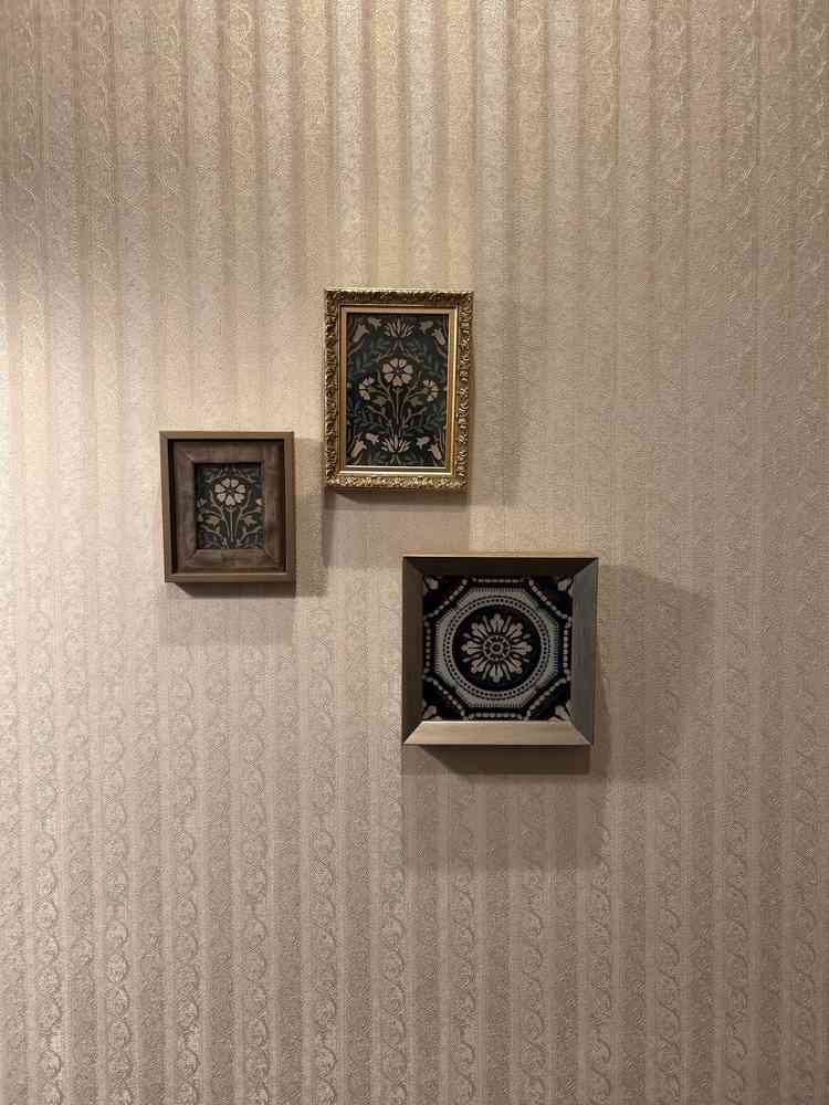 館内の壁に飾られたイラスト。館内のいたるところに絵が飾られており、道中も雰囲気が作られていてよい。