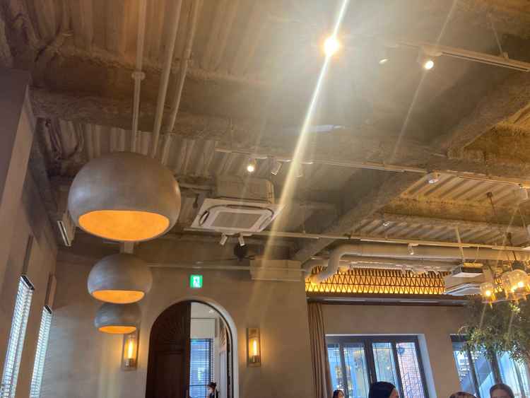 天井部分。むき出しでも統一感があっておしゃれな雰囲気だった。