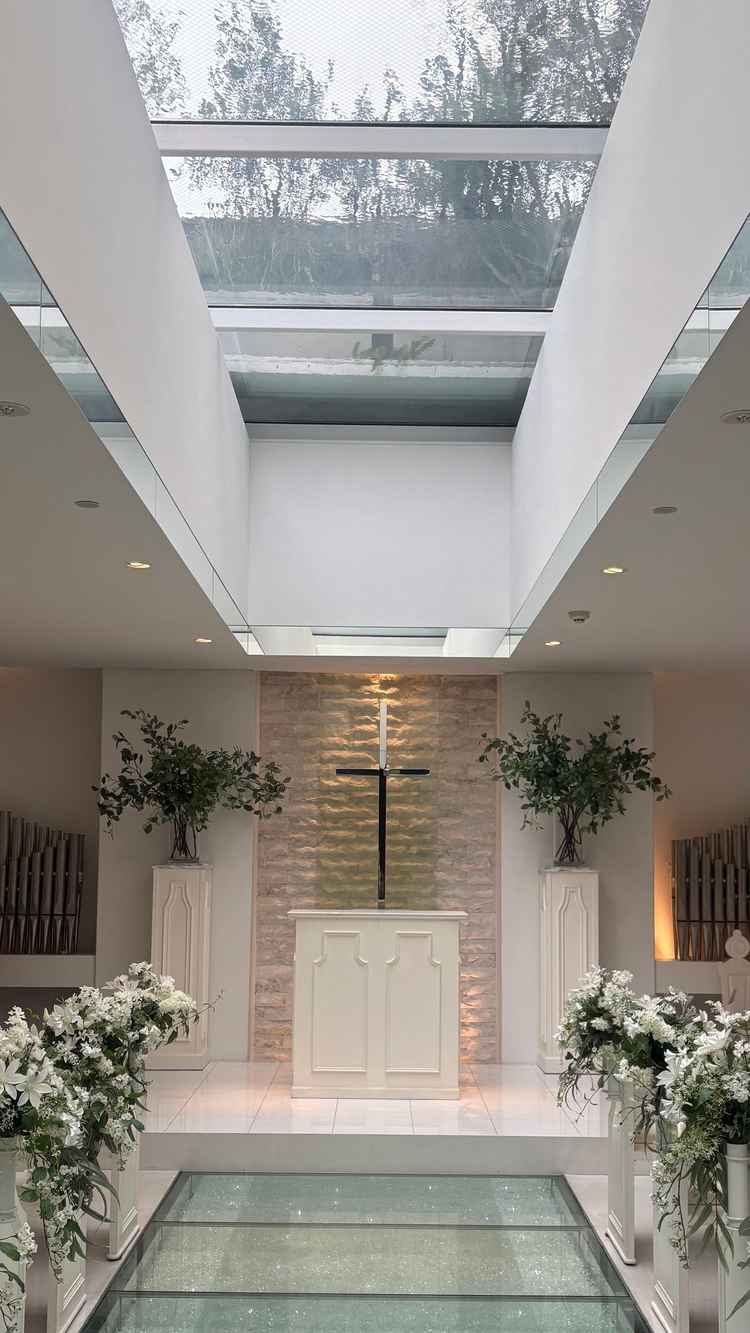 光が綺麗に入る挙式会場