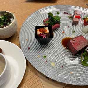 お料理は地元の食材を使ったものが多く、鰻が出てきたのは初めてでしたがとても美味しかったです。