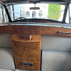 挙式前に車で登場して事前にお披露目することや毎日記念日などアイディアが斬新で面白かった！