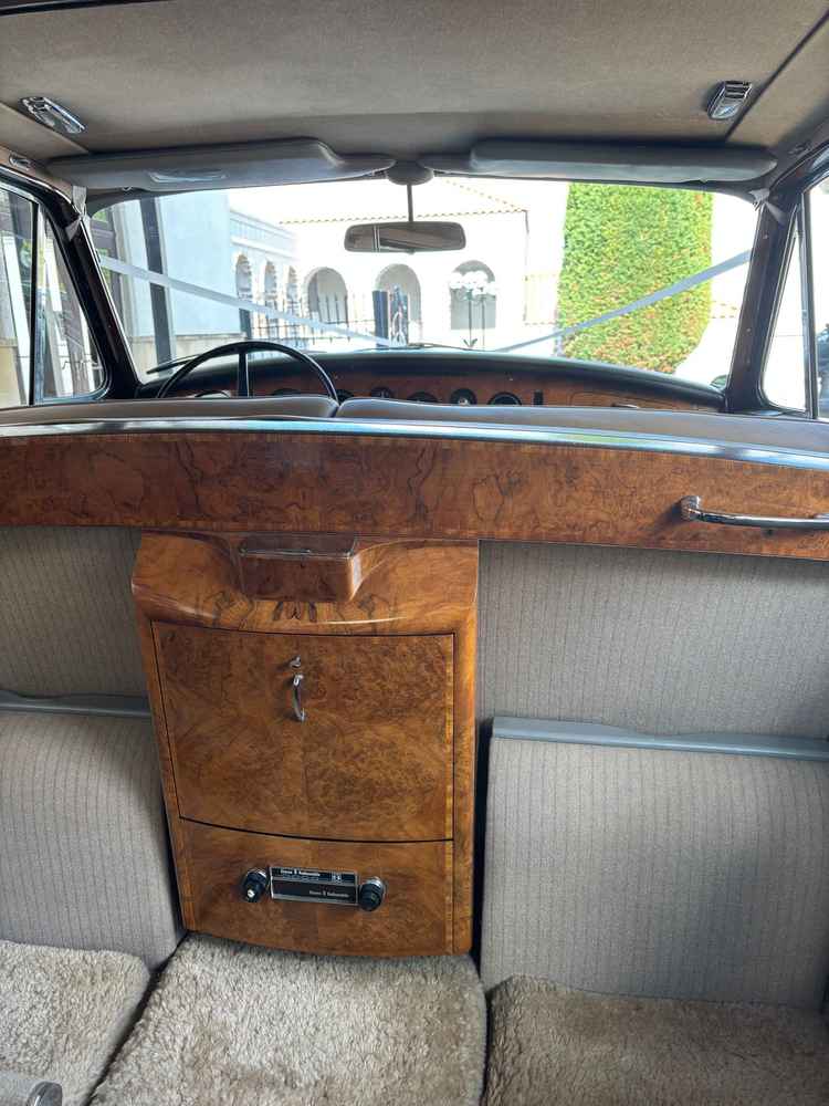 挙式前に車で登場して事前にお披露目することや毎日記念日などアイディアが斬新で面白かった！