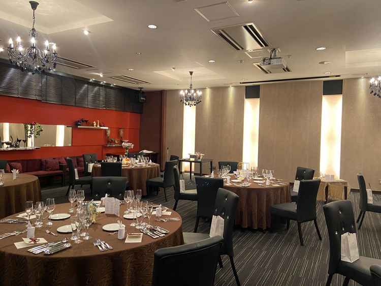 三つ目の会食会場はシックな雰囲気で、入ってすぐのスペースにキッズスペースを作ることができる。