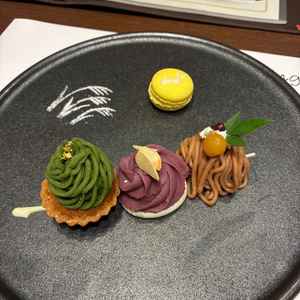 デザート試食。秋をイメージしたデザート。甘めだったが美味しかった。