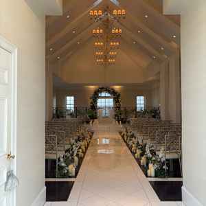 チャペルです。午前中の早い時間では、まだ日が差し込んでいませんでしたが、中は明るく感じました。