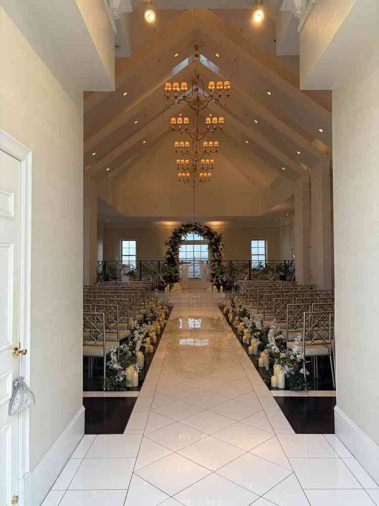 チャペルです。午前中の早い時間では、まだ日が差し込んでいませんでしたが、中は明るく感じました。