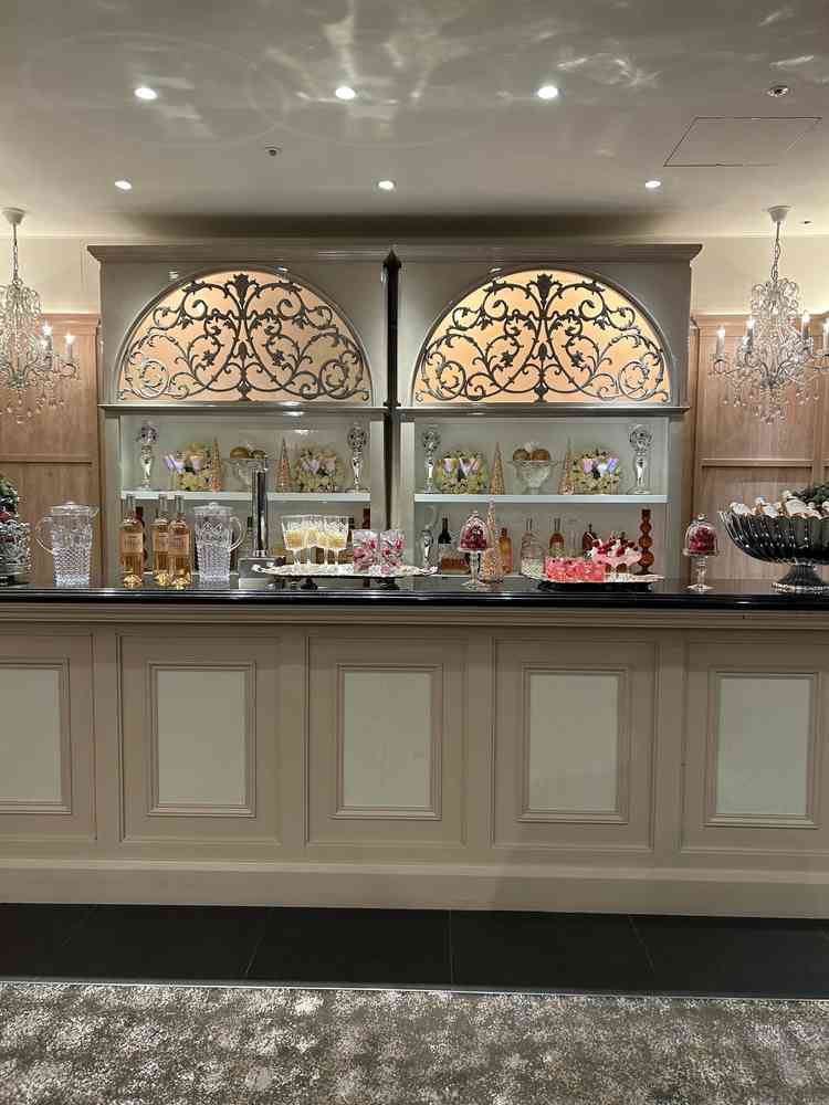 ウェルカムドリンクカウンターの様子。ドリンクの種類が豊富で魅力でだった。