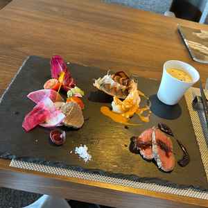 試食会の料理です。特に肉料理と海老が美味しかったです。