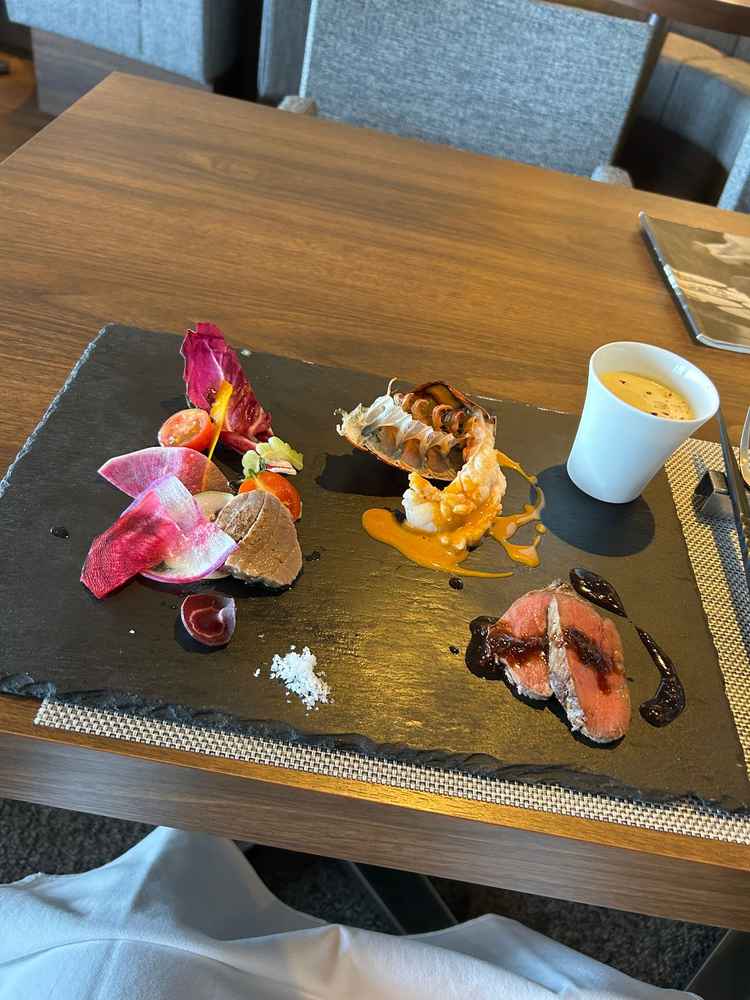 試食会の料理です。特に肉料理と海老が美味しかったです。