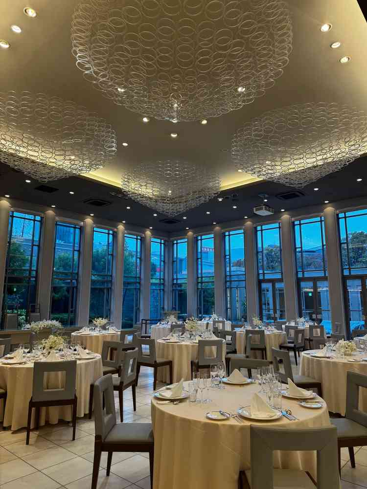 自然を感じることのできる披露宴会場