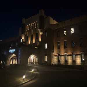 外観(夜のライトアップ)