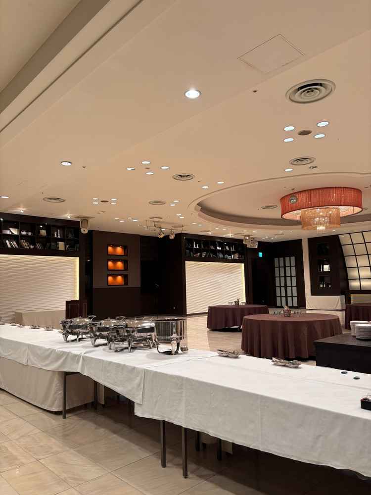 ヴィクトリアの披露宴会場。シックで大人っぽい雰囲気の会場で良かった。