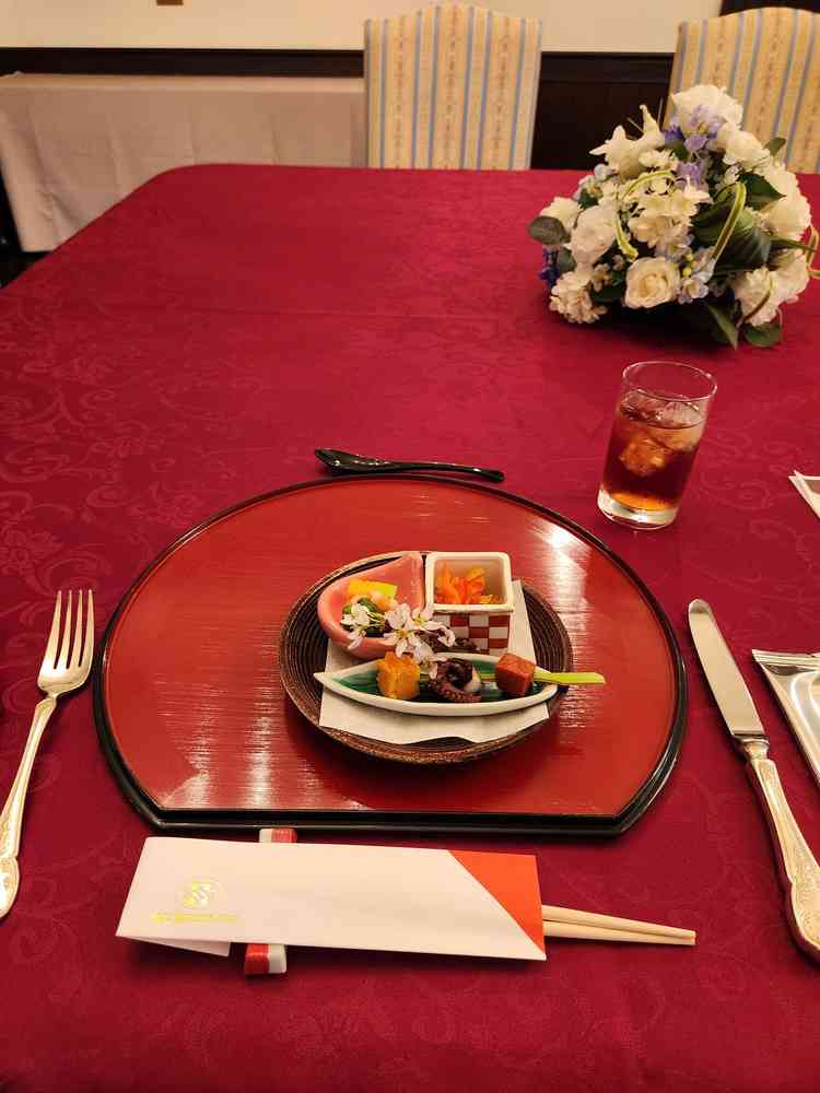 試食会の前菜です。フレンチだけでなく和食もご用意されていました。