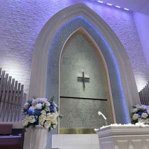 7色のカラーから好きな色味の照明を選ぶことができて自分のイメージする挙式ができそうだと感じました