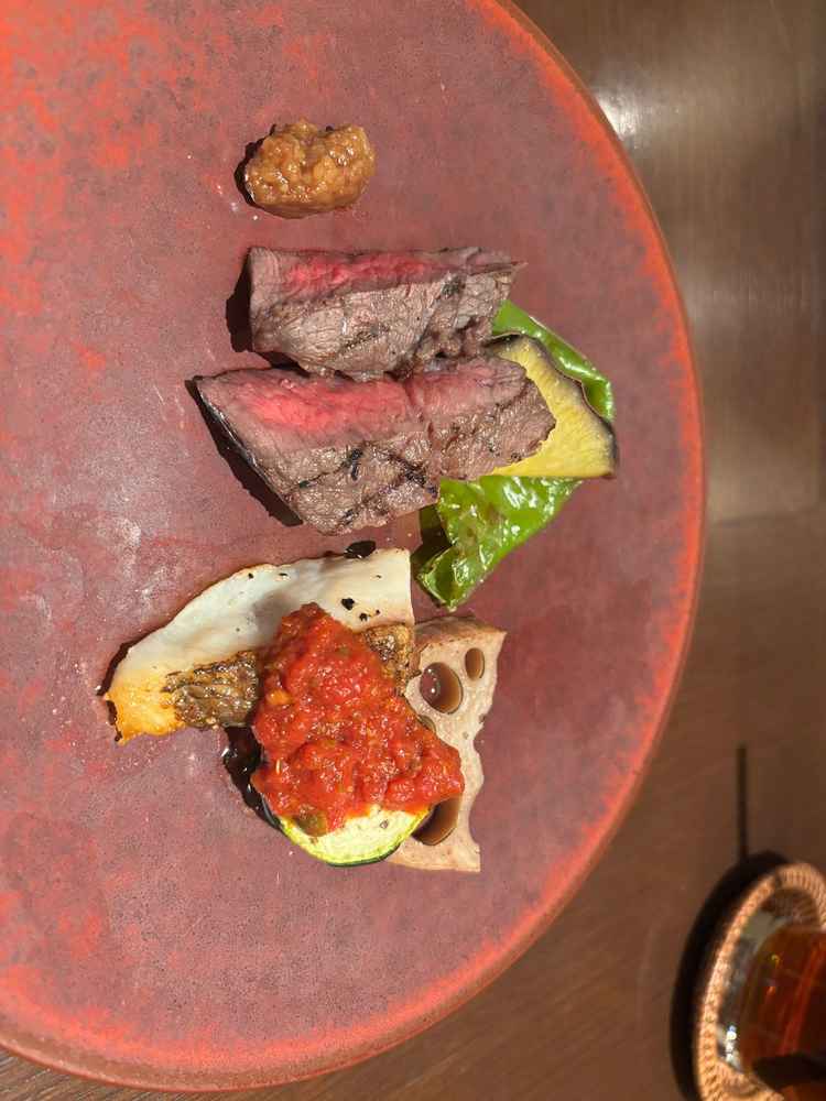 試食させていただいた鯛と神戸牛。やっぱり美味しくて安心。