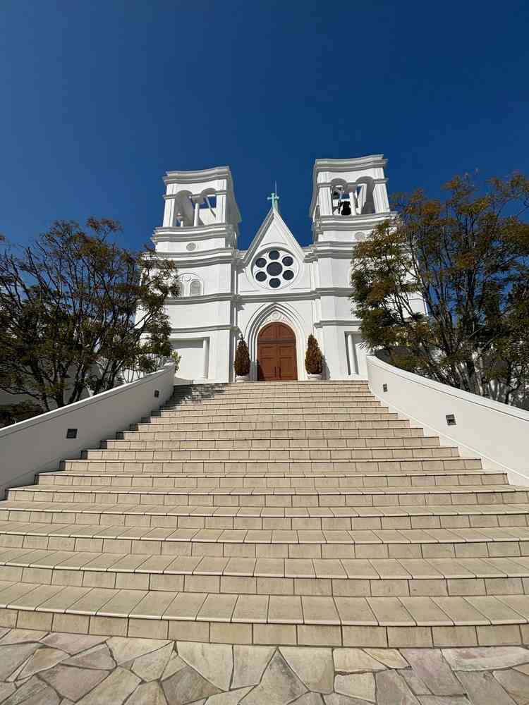 チャペルの外、バルーンをここでリリースしました。