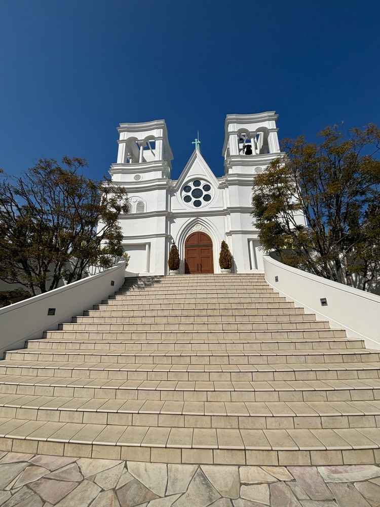 チャペルの外、バルーンをここでリリースしました。