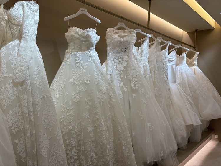 ドレスサロンも素敵でした。種類が豊富であることと、上品なデザインでどれを着ようか迷いました。