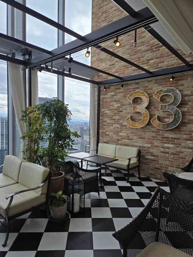 親族の控室からゲストの待合スペースまで、おしゃれで清潔感があり、女子心がくすぐられる敵な空間でした。