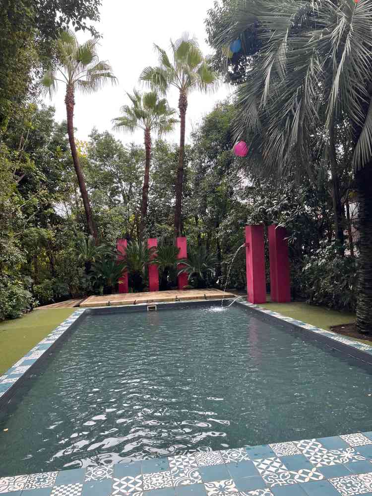 プール付きのお庭