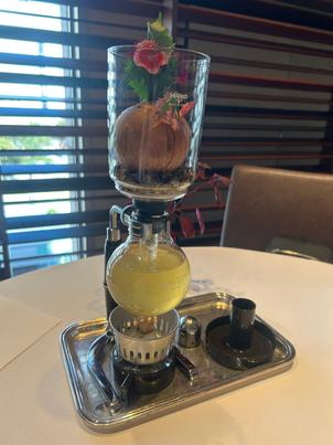 サイフォンメーカーを使ったスープでした。コーヒー意外に使うことも出来るなんて驚きでした。