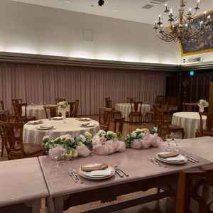 披露宴会場も明るくて楽しそうな雰囲気でした。