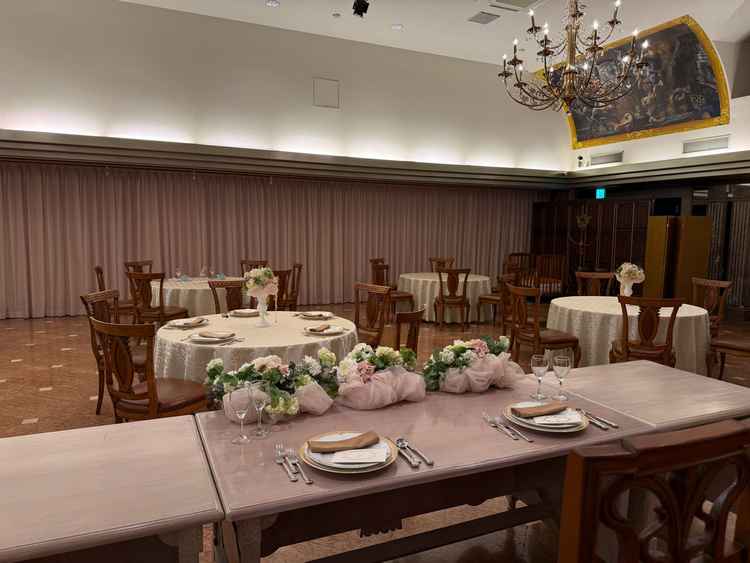 披露宴会場も明るくて楽しそうな雰囲気でした。