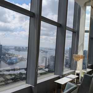 ゲスト待合室からはオーシャンビューや東京の街並みが見渡せる