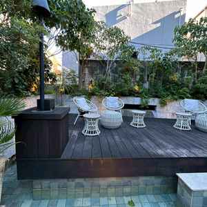 正面入り口を入ってすぐにある憩いの場。季節が良ければここでもゲストに楽しんでもらいたい