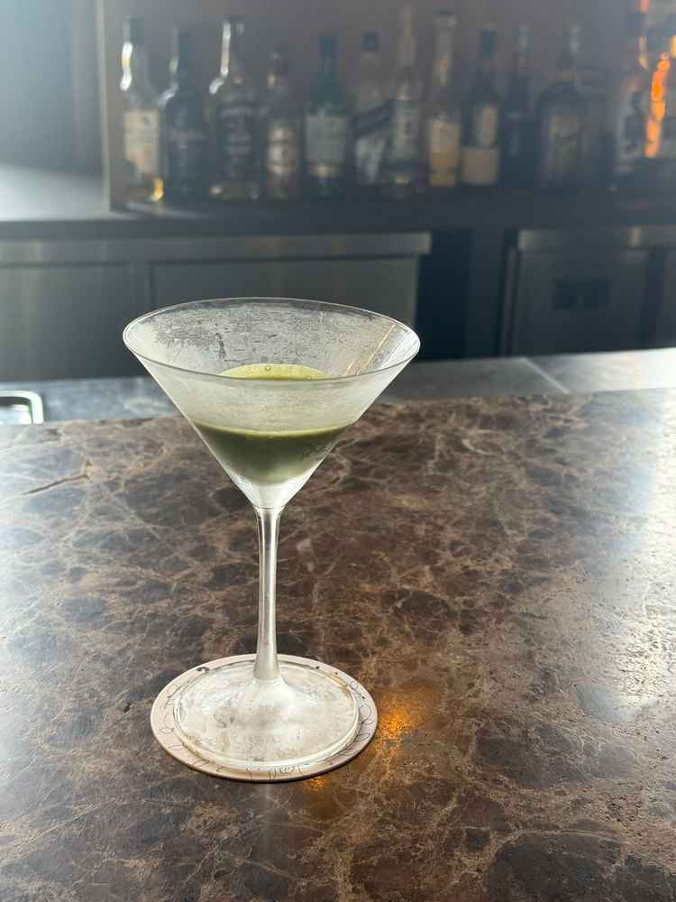 ウェルカムドリンクの抹茶のカクテル。