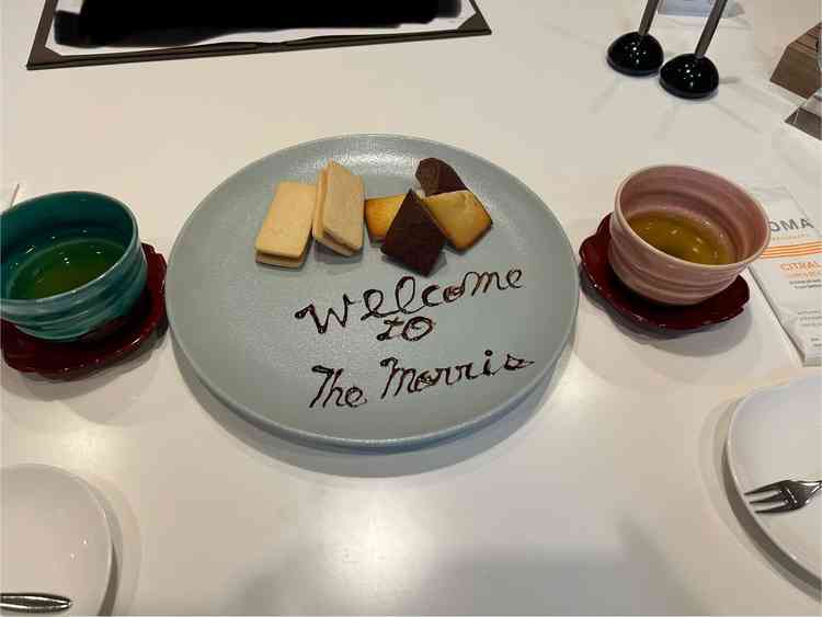 ブライダルサロン着いてすぐにスイーツが登場しびっくり。温かいお気遣いで美味しかった。