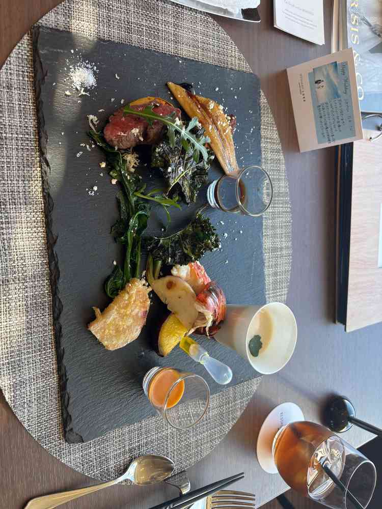 コース料理のプレートの写真。長野産の野菜を使った前菜からデザートまで全て美味しくて惹かれました。