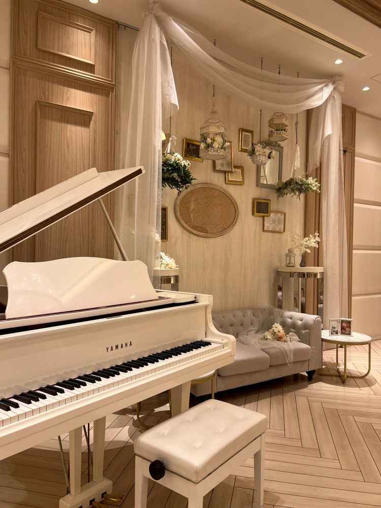 披露宴会場の手前の部屋で、ピアノがあった。演出で弾くこともできるとのこと。