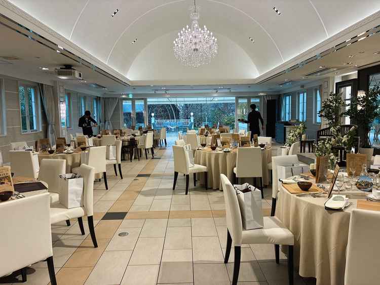 披露宴会場。ゲスト人数に対してもちょうどいい、余裕のあるサイズ感。