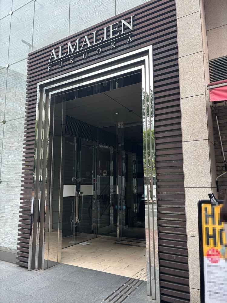 外観。街中にあるため、入口が少し見つけにくいと感じました。