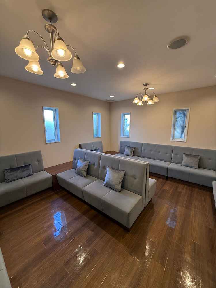 家族の待合室ですが、参列する家族の中に子供も数名いるので広々と使えるところが良かったです。