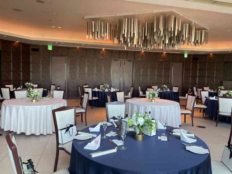 2つある披露宴会場のもう一つ部屋大人なイメージでシックな感じあるどちらの部屋も眺望が良か過ごしやすい